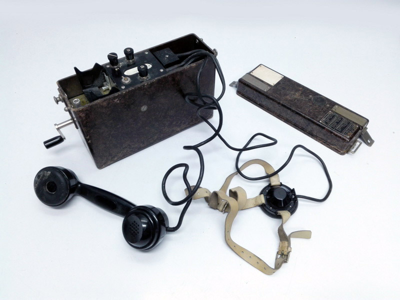 telefono campa§a militar ericsson baquelita metal 19x26x8 1u